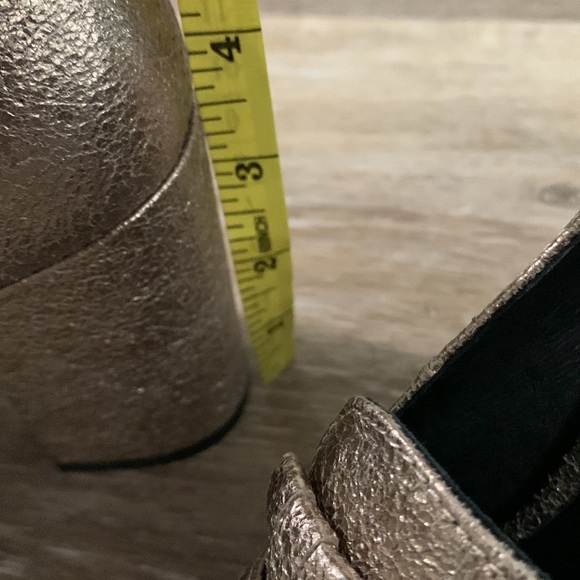 Kenneth Cole-Cambrie Metallic Loafer Heel EUC - Picture 7 of 7